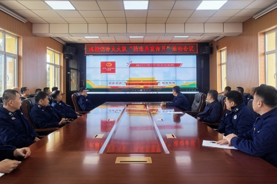 1748936576458092.jpg 機(jī)械化撲火大隊(duì)開(kāi)展“民法典與生活同行”普法宣傳活動(dòng)(1).jpg